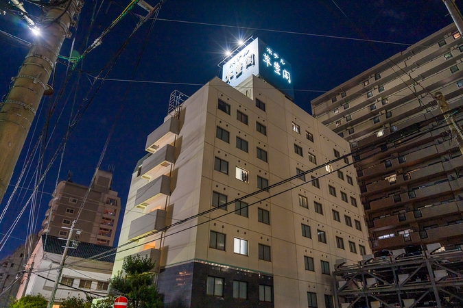 花鉄日記 西鉄「桜並木駅」近くの桜並木と電車と飛行機 -