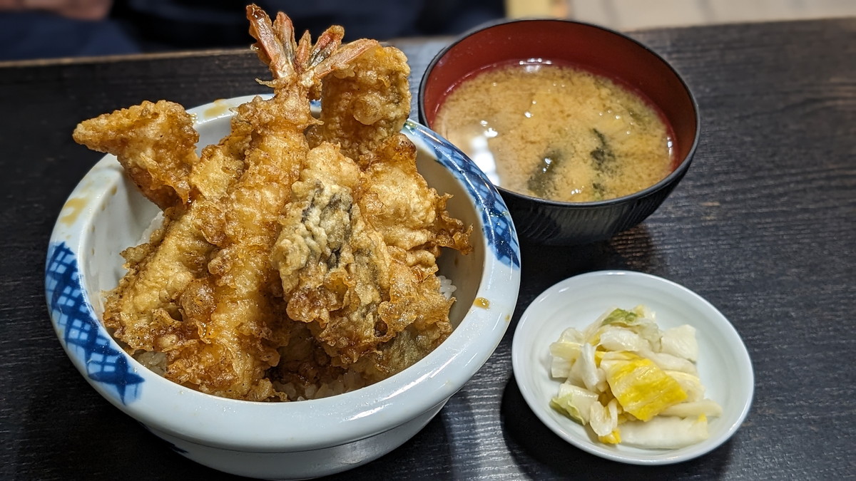 横浜橋商店街の「いろは」でかつ丼 | 恰幅の良い彼