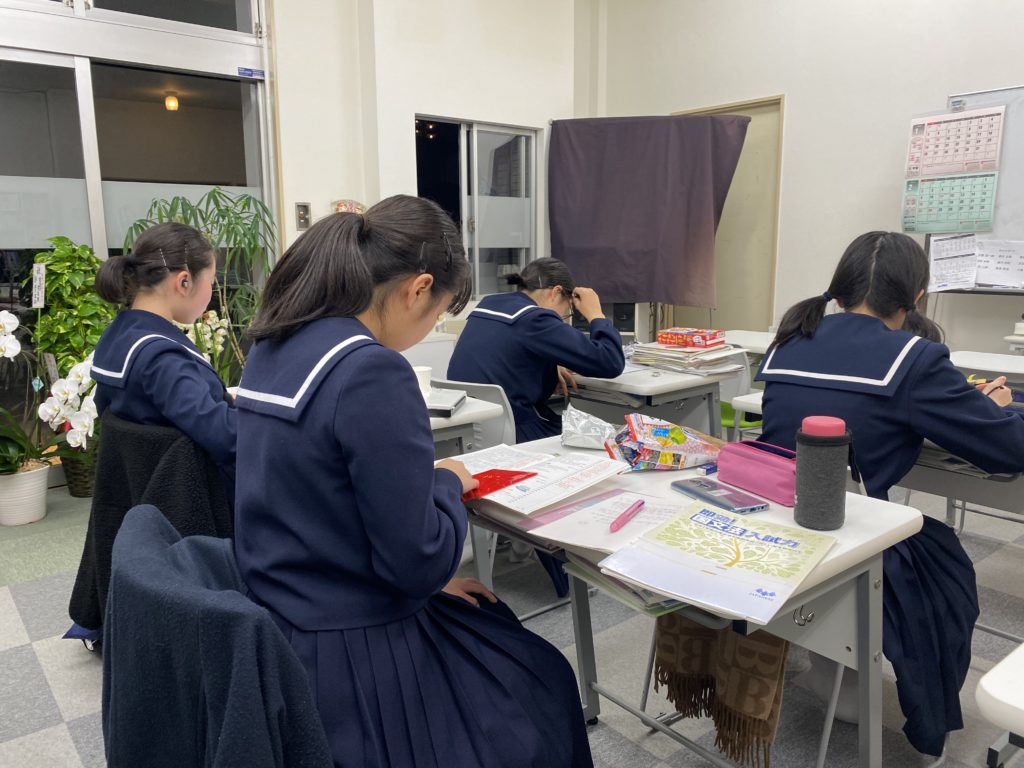 北鎌倉女子学園｜学園生活｜制服紹介