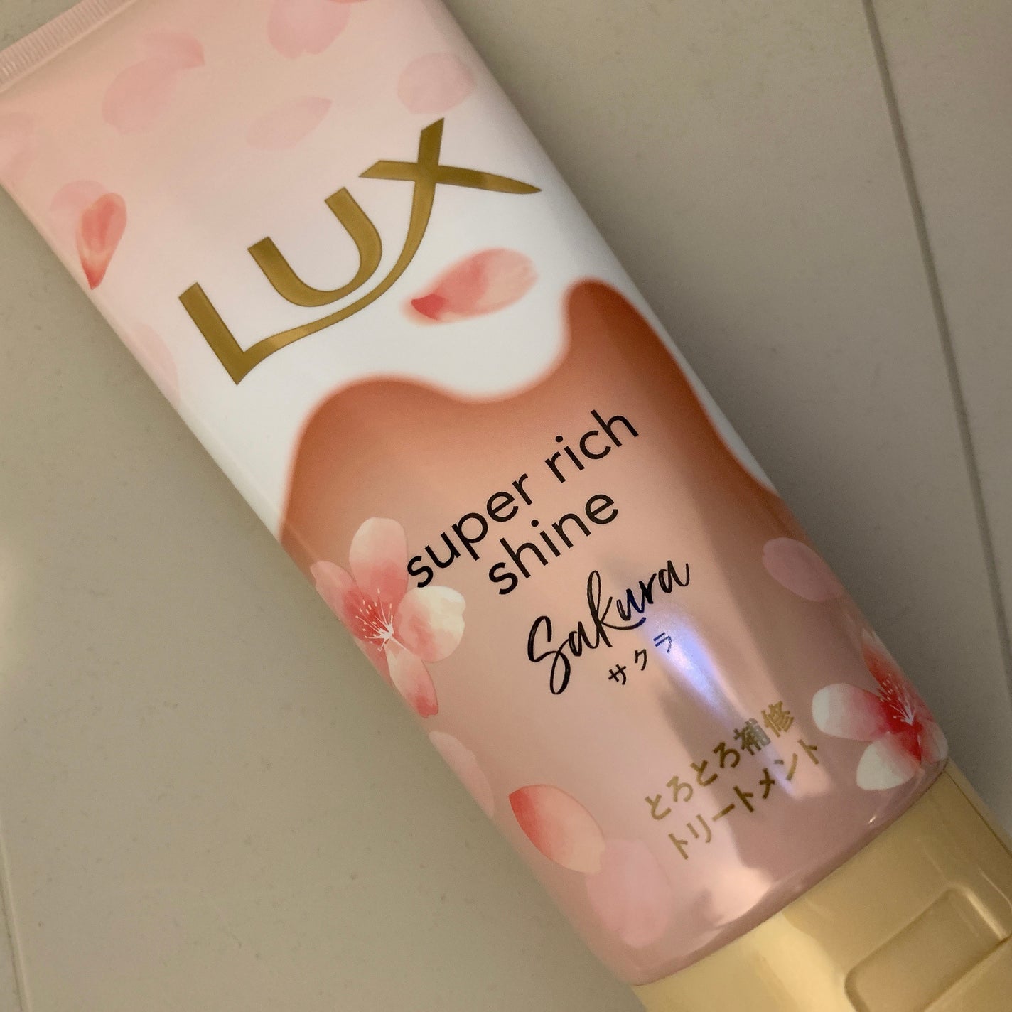 LUXのヘアトリートメント スーパーリッチシャイン ダメージリペア とろとろ補修トリートメント他、1商品を使った口コミ -✔︎LUX