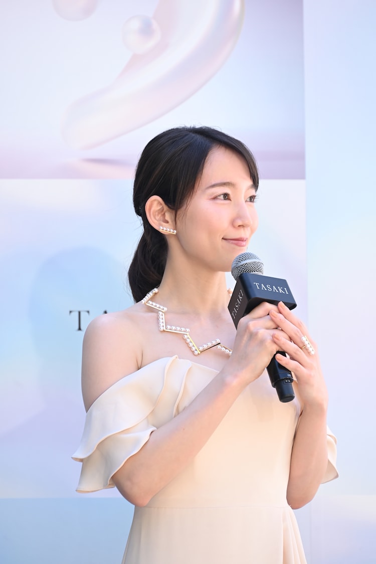 画像・写真 吉岡里帆、胸元チラリの“寝そべりバニー”ショット＆タイトスーツ姿に反響「キュン死です」「サービスし過ぎか！」(9/13) |  WEBザテレビジョン