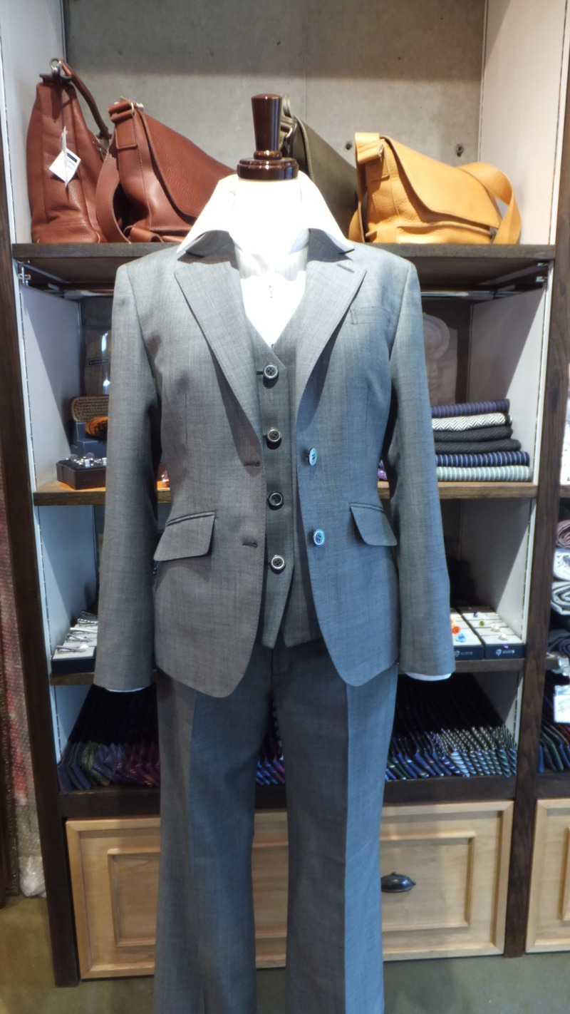 今年はスリーピーススーツ。#1｜CREATIONのスタッフブログ｜オーダースーツ・シャツの麻布テーラー｜azabu tailor