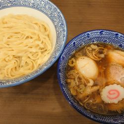 旨味をとことん抽出した中華そばと、台湾ラーメンの肉と脂の食べ応え。国分寺『中華そば ふうみどう』の懐かしくも今っぽい一杯｜さんたつ by 散歩の達人