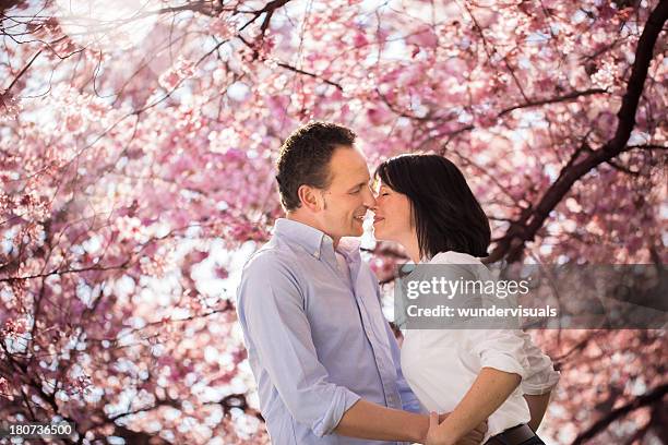 母と娘にキス チェリーの写真素材・画像素材 Image 24260739