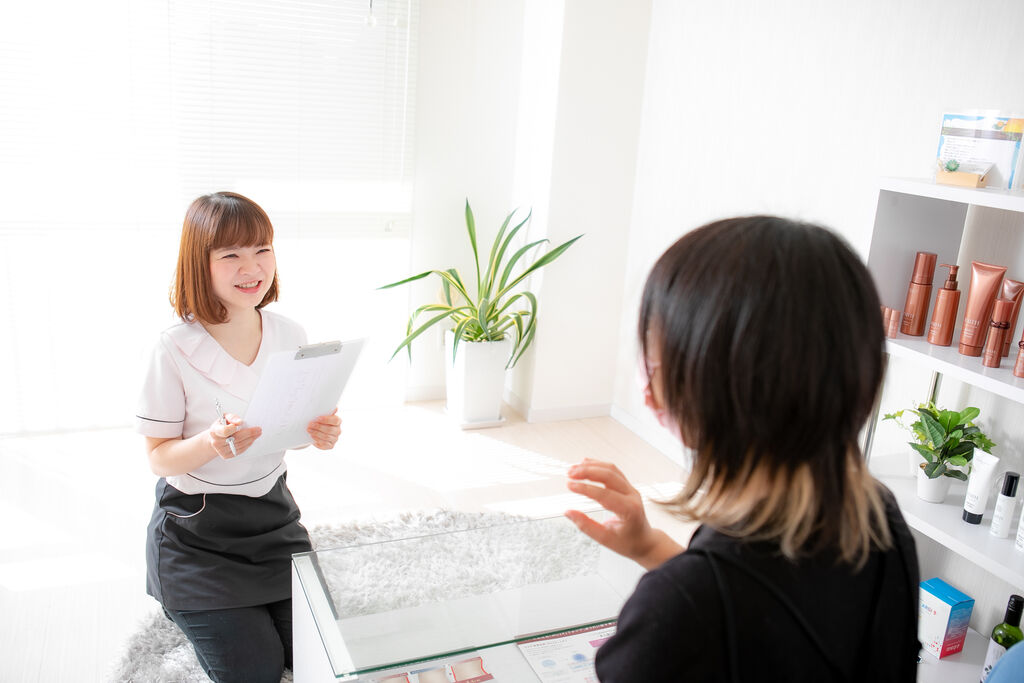 40代のたるみに効果的な改善方法とは？セルフケア方法と効果的なエステメニューを紹介 - エステ体験・痩身・フェイシャルなら銀座グラティア