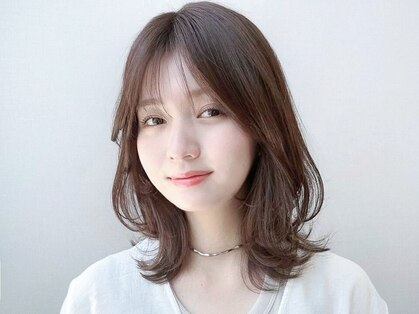 アナタの最高オナニーのために三田真鈴が可愛く見つめておち○こを刺激、そして何度も射精を笑顔で受け止める…大量顔射スマイルオナサポ - 