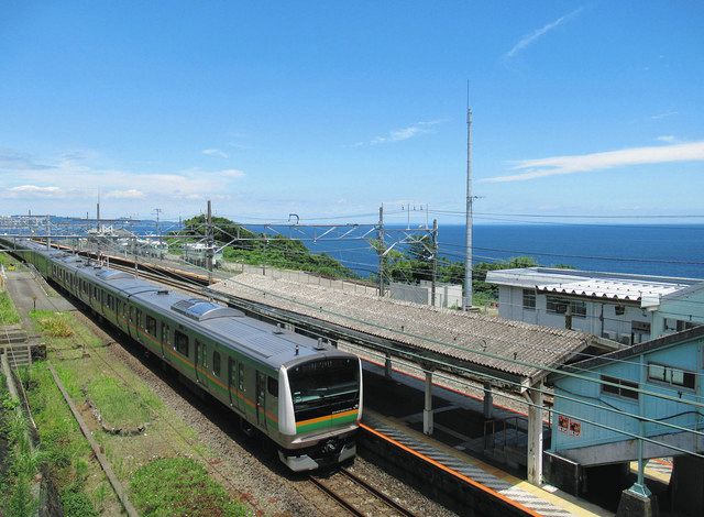 小田原市】映えると噂の「根府川駅」に行ってみた！無人駅なのに○○がいる！？ | 号外NET