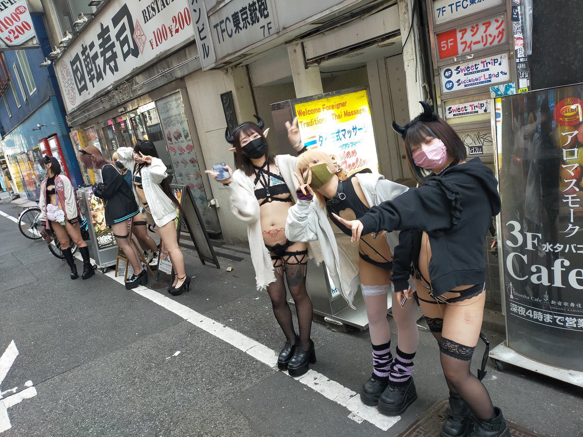 20130316_Shinjuku | 2013/3/16の新宿日の出前の歌舞伎町その1。