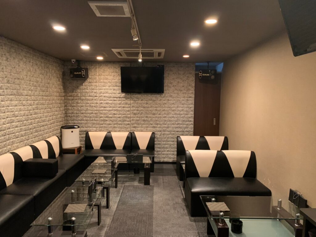 カシスバー Cassisbar 京都木屋町 | カシスバーは本日11/27(水)も20:30にオープンします。