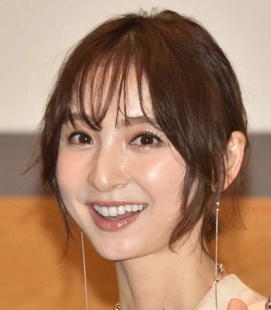 画像・写真 篠田麻里子、“スタイル抜群”デニムセットアップの春服大人コーデを披露「素敵です」「とても似合ってる！」(3/28) | WEBザテレビジョン