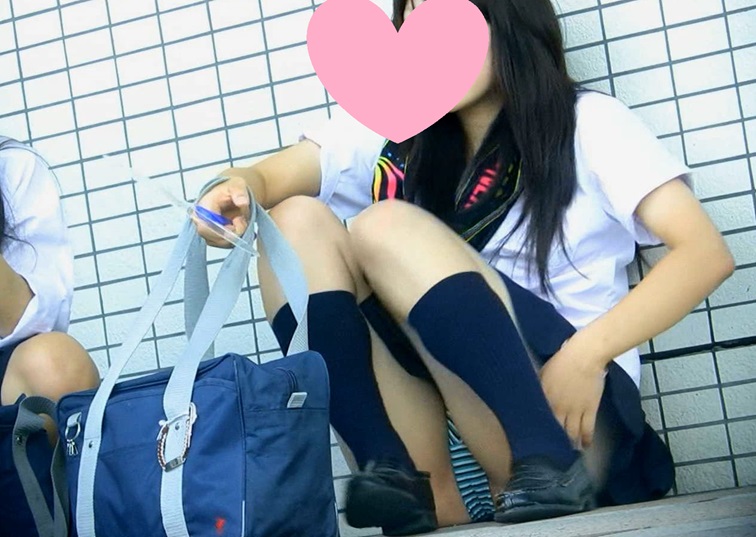 JKパンチラ】横浜JKx生パン女子校生接写逆さ撮り_REC18_ギャルはやっぱり生！ - あぁ、素晴らしき女の子たち-Pcolle(ピーコレ)