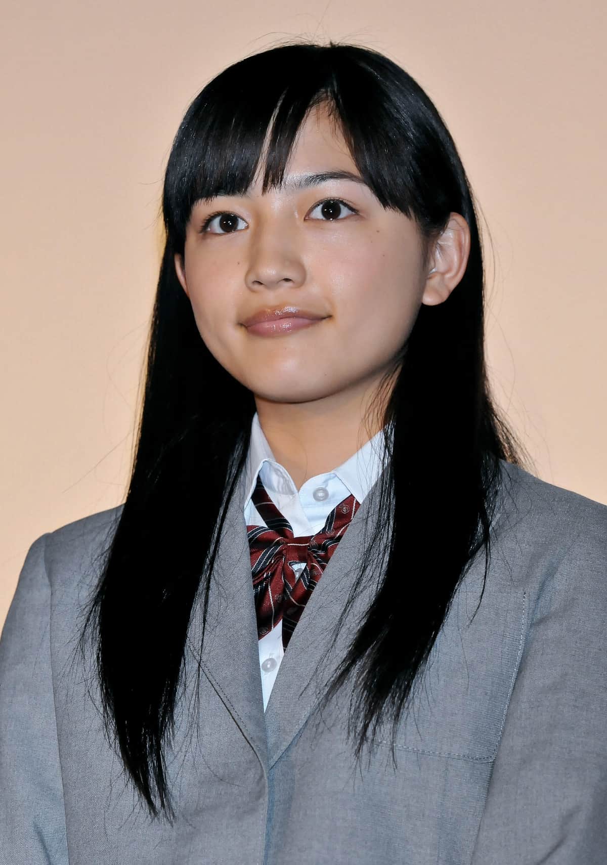 水谷果穂に似てる芸能人14人を画像比較！川口春奈や山下美月や生田絵梨花にそっくり？