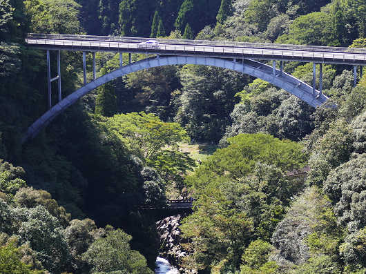 神都高千穂大橋から眺める高千穂峡｜どこでも晴れたらワン歩