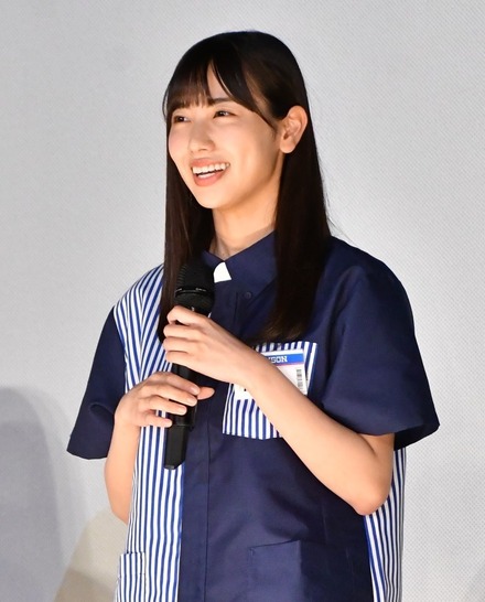 日向坂46河田陽菜、ホテルで艶やかな姿 “恋する”グラビア披露 - モデルプレス