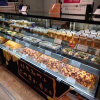 生麩のみたらし」が金山で食べられる 老舗生麩店・麩柳商店がアスナル金山に期間限定で出店 「マツコの知らない世界」にも登場 |