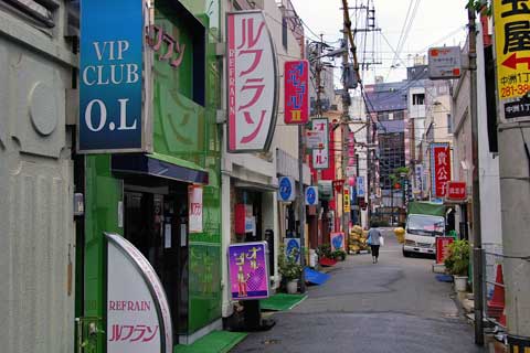 歓楽街中洲の路地（多門通り）の風景（提灯・看板）福岡県福岡市博多区の歓楽街中洲の写真素材 [46475207] - PIXTA