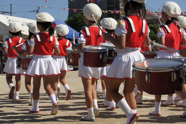 カンチョ―」「スカートめくり」「ズボン下ろし」子どものいたずらだと見過ごすと…大きな危険性 専門家指摘 | BSSニュース