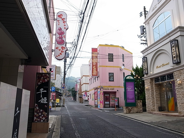 着物で京都観光したら夜は「先斗町」へ｜見どころとリーズナブルな居酒屋4選 - 京都着物・浴衣レンタル【咲く都】｜京都着物・浴衣レンタル【咲く都】｜祇園・ 京都駅近く／人気着物が2750円