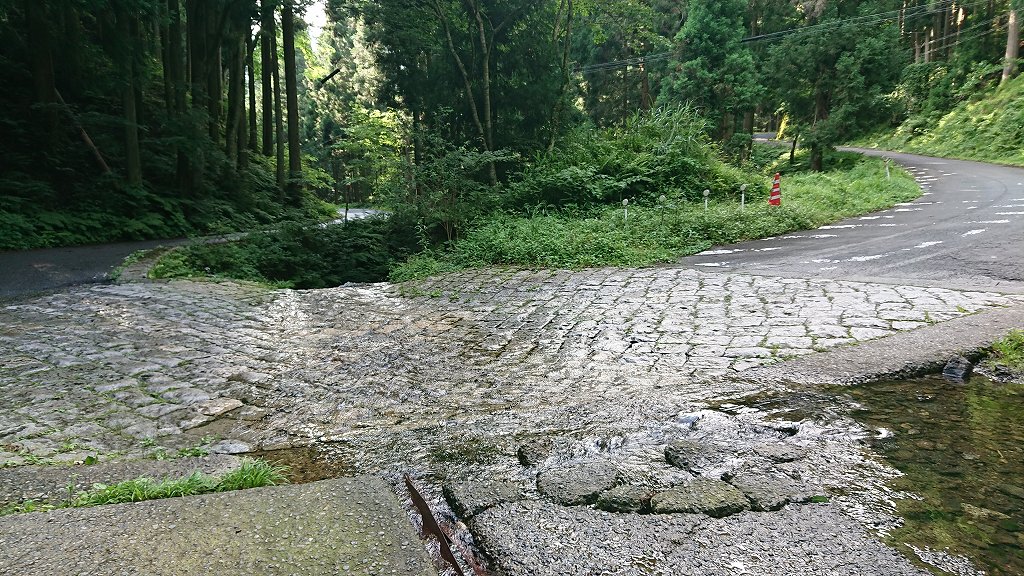 □「洗い越し」に「苔道」国道417号と林道で冠山峠越えツーリング～酷道探訪【後編】～（福井県池田町→岐阜県揖斐郡揖斐川町）:  ほぼ毎日更新～名古屋発バイクツーリング～また～り日記