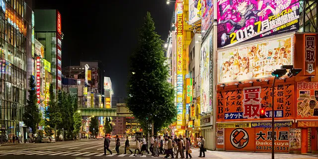 人気舞踊家＆歌手・花園直道が新曲「東京・ア・ゴーゴー」発売記念スペシャルライブ。ゴーゴーカレーが応援 | 唄栞-うたしるべ-