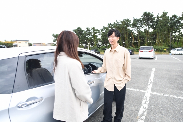 新田美波 カーセックス]美波は車の中でおっぱいを揉まれたり手コキすると、座位で挿入してカーセックスしちゃいます♡ | 同人すまーと