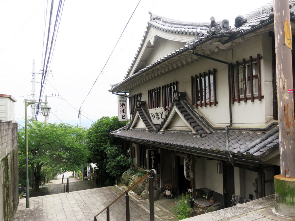 ディープ奈良2205 「旧遊郭があった街・宝山寺（生駒）新地2022」 ～生駒・奈良～』生駒・宝山寺(奈良県)の旅行記・ブログ