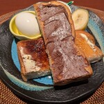 卸売直営 魚天の【500mlペット茶付き】金目鯛飯と黒毛和牛、豚すきご飯弁当（銀ヒラス西京焼き&煮物） 2,600円｜【お弁当デリ