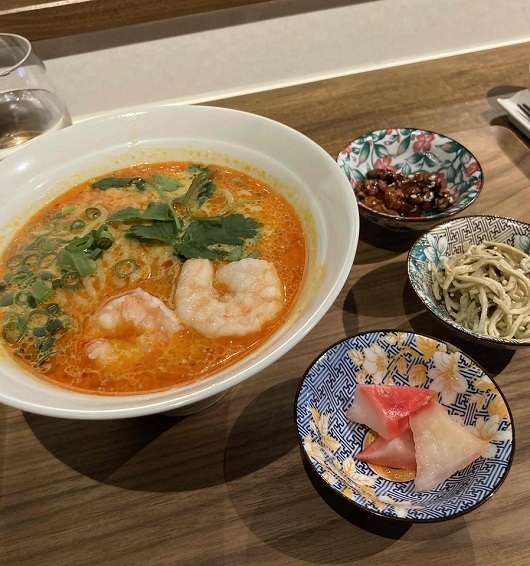 アリオ亀有にあるボリューム満点の肉丼のお店！大振りのせせりは、イメージどおりのプリプリした食感』by コロタン :