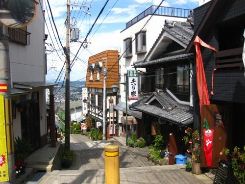 日本最後の桃源郷】旧来の形式を残す男の楽園「宝山寺新地」の内部事情を突撃取材した！！ | 知の冒険