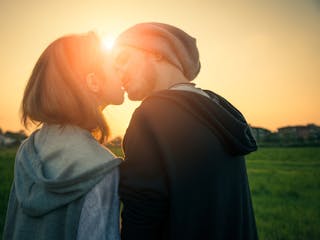 彼女からのキスが多い理由とは？女性がキスする場所の意味についても紹介！ - コイパス by