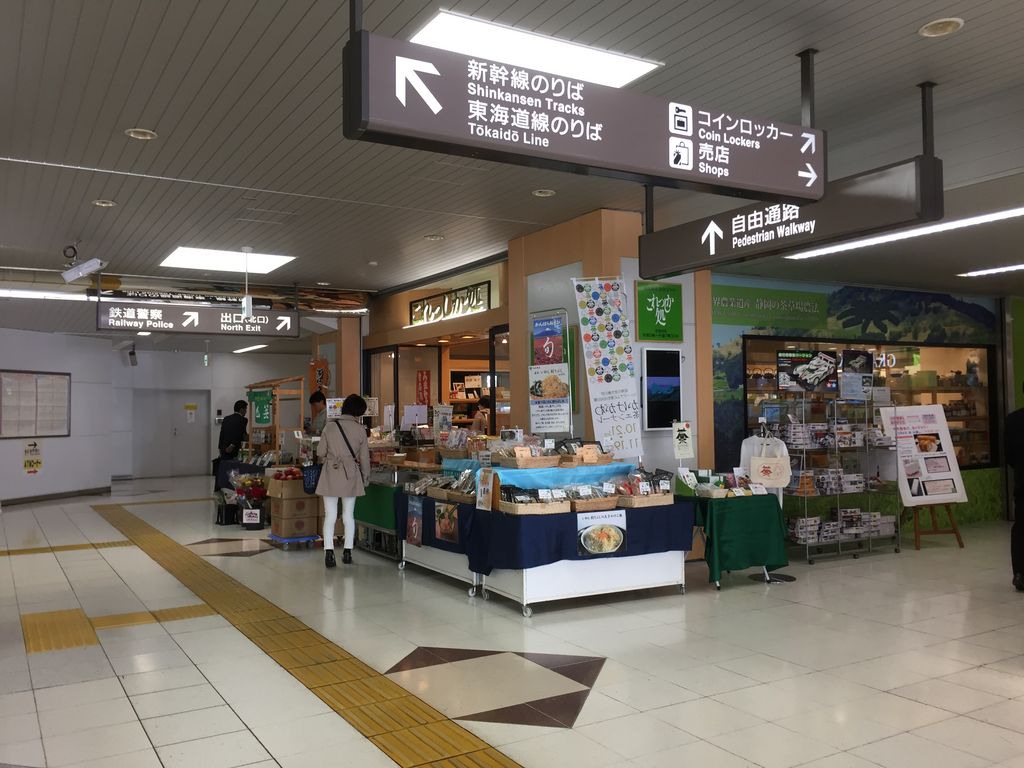 東海道本線は菊川駅を通過するＥＦ６６（菊川駅前散策－１） - ポニーさんの街ブラと撮り鉄