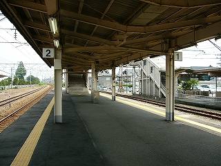 北陸本線野々市ー西金沢 : れつぴ(JR撮影地検索）