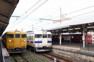 はい！からっと横丁」交通のご案内。JR下関駅からバスで約5分（「海響館前」下車）