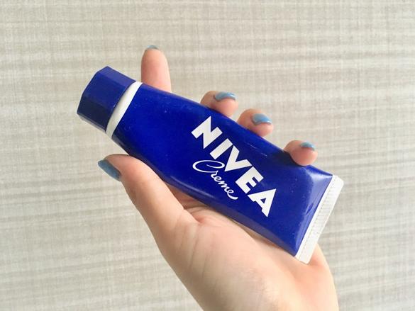 ニベア(NIVEA)オナニーのやり方｜クリトリスや乳首に塗って新感覚を体験 | 風俗部