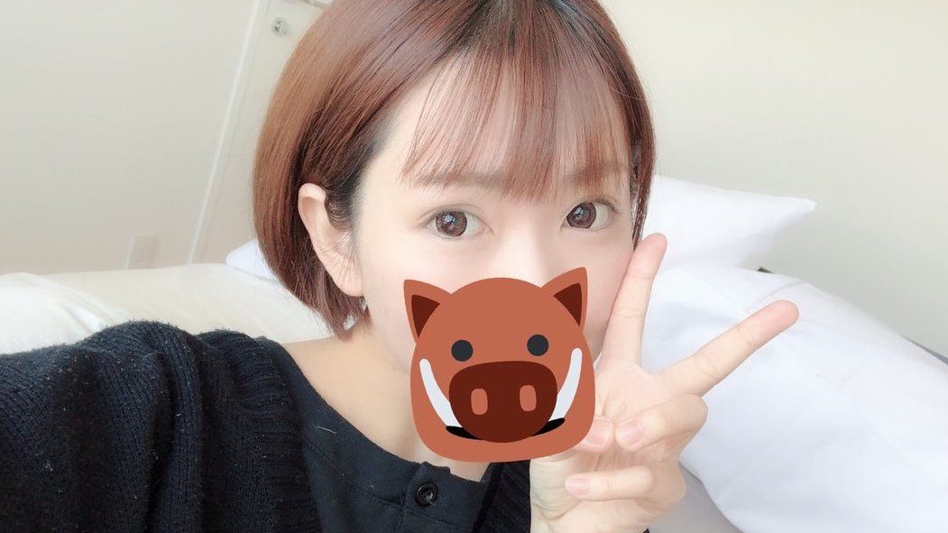 丸の内OLレイナ（美容）さんのインスタグラム写真 - (丸の内OLレイナ（美容）Instagram)「あー巨乳ってさいこー🥳ｱｹﾞｱｹﾞ  #おっぱいデカすぎて水に浮いたわ