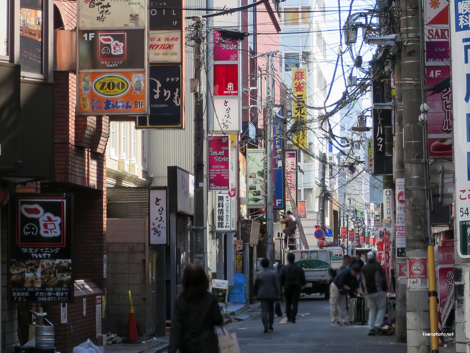 家族との日本旅行の合間に“立ちんぼ”を買いに来る外国人男性――同世代Dが見た歌舞伎町“立ちんぼ”の変遷と観光地化｜FNNプライムオンライン