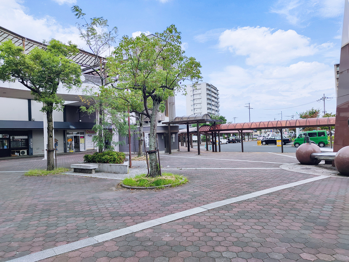 近江八幡駅[JR西日本]（滋賀県近江八幡市）～廃線跡と隣接する近江鉄道が堪能でき、「近江商人発祥の地」の見事な景観も魅力的な新快速停車駅～ –  ご当地的鉄道メディア・えきログKANSAI