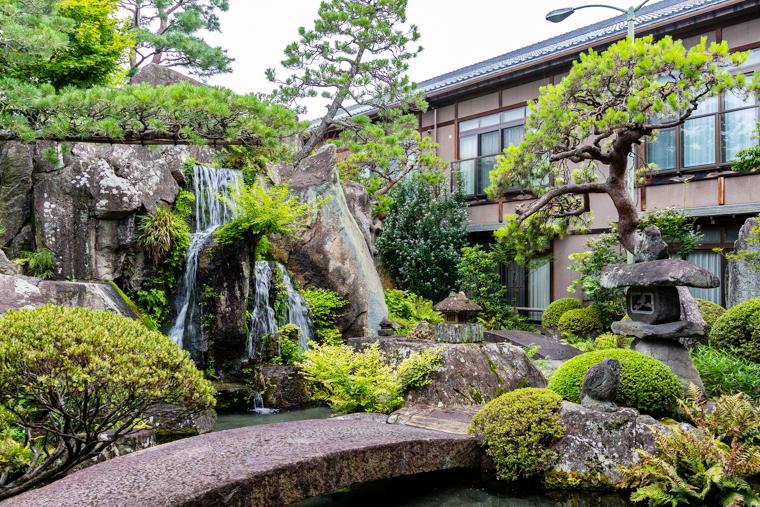 石和温泉 銘石の宿 かげつ」で美しき日本庭園と温泉を堪能する旅へ 【楽天トラベル】