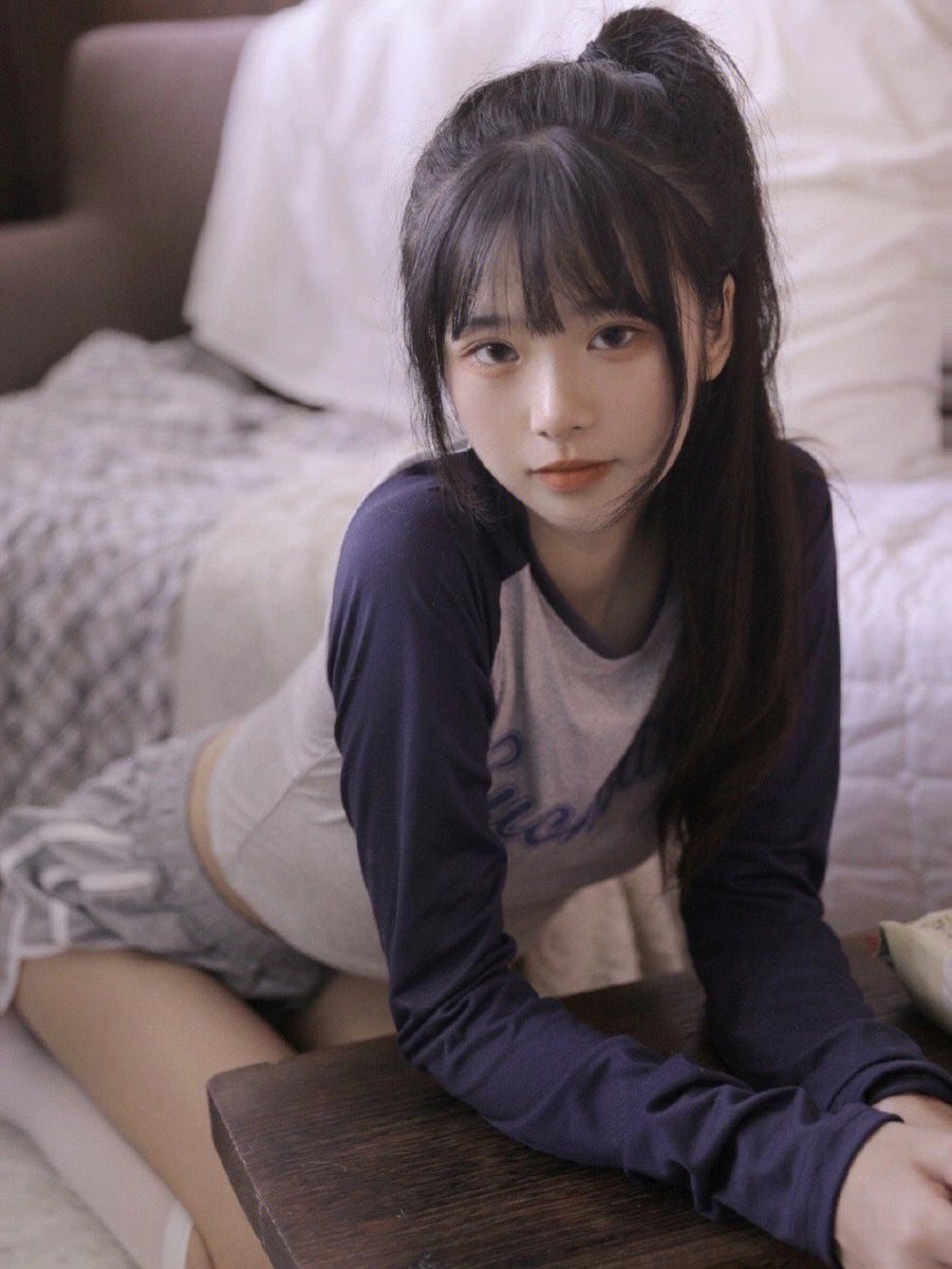 Twitter裏垢で人妻２４歳がおっぱい揉みながらセクシーヌード自撮り – みんくちゃんねる